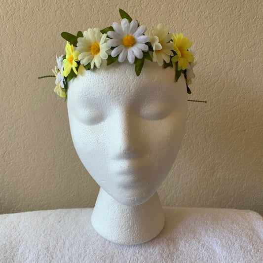 Extra Small Wreath - White and Pale Yellow Daisies