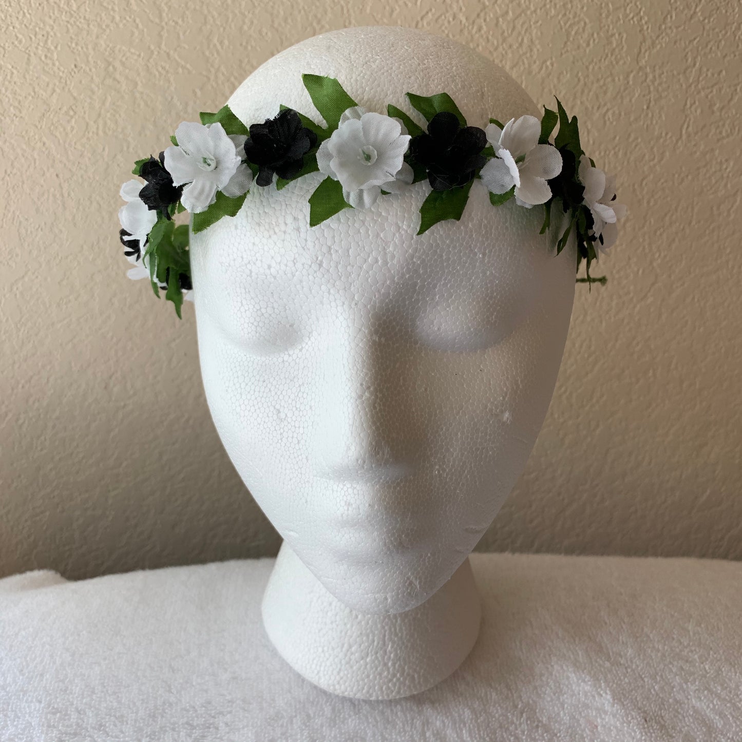 Extra Small Wreath - Black and White Flowers