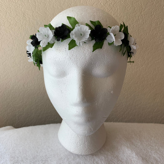 Extra Small Wreath - Black and White Flowers