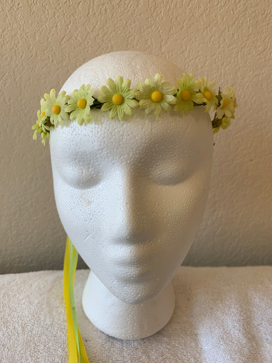 Extra Small Wreath - Pale Green Daisies